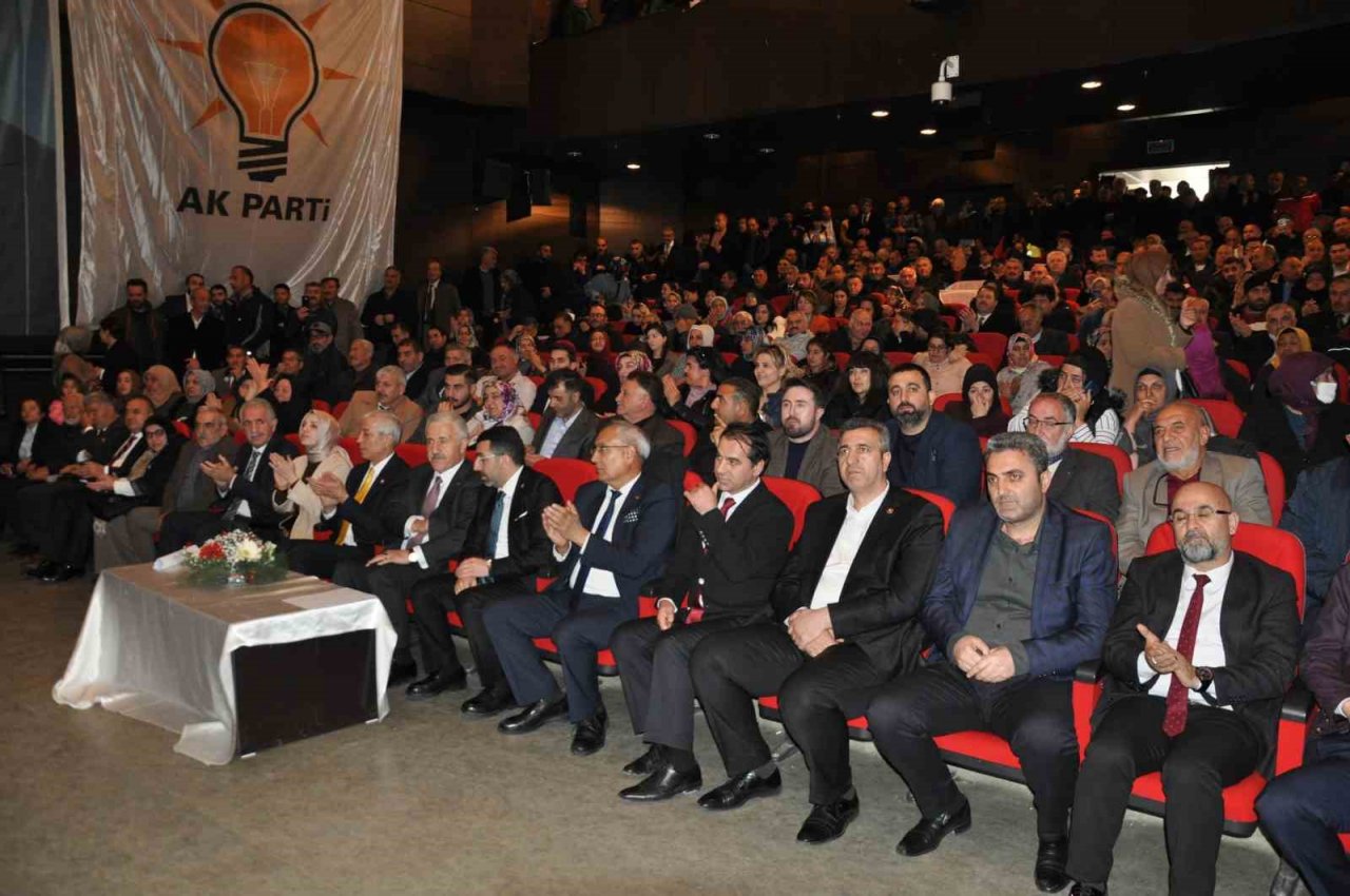 Kars’ta AK Parti gövde gösterisi yaptı