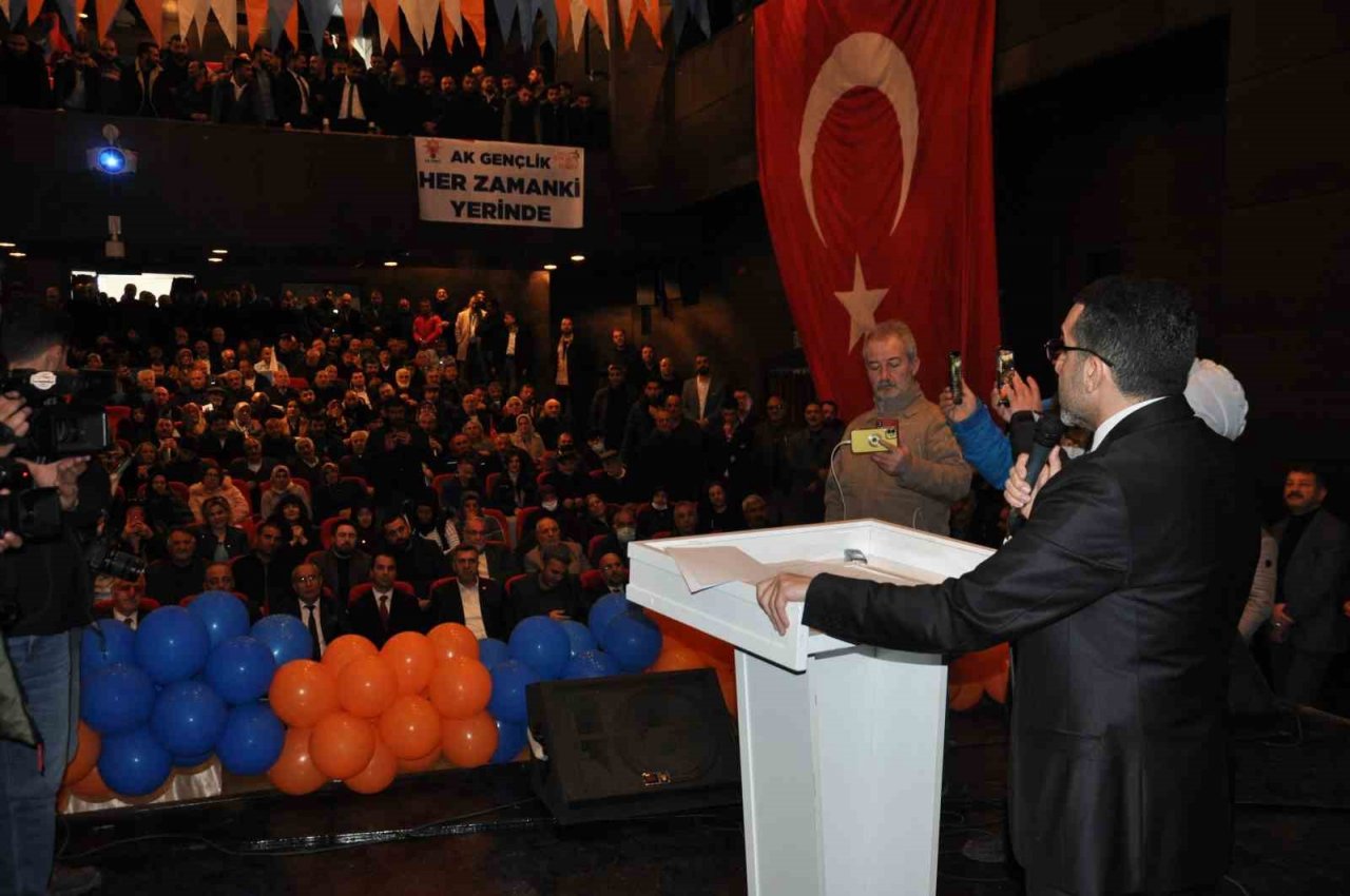 Kars’ta AK Parti gövde gösterisi yaptı