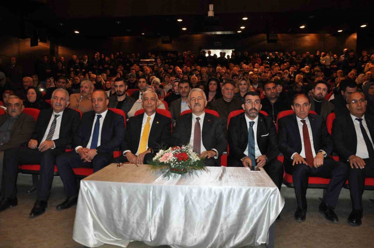 Kars’ta AK Parti gövde gösterisi yaptı