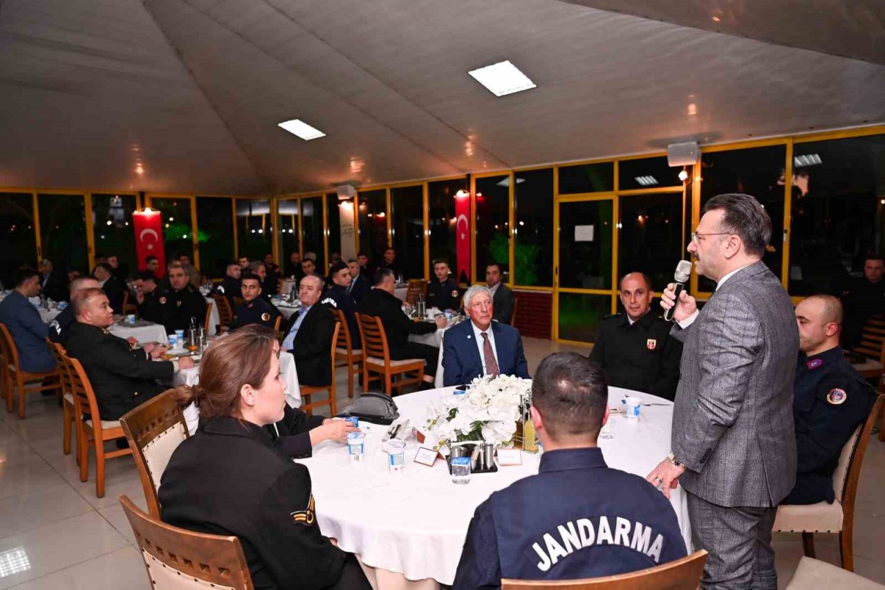 Aydın Valisi Aksoy, jandarma personeli ile iftarda buluştu