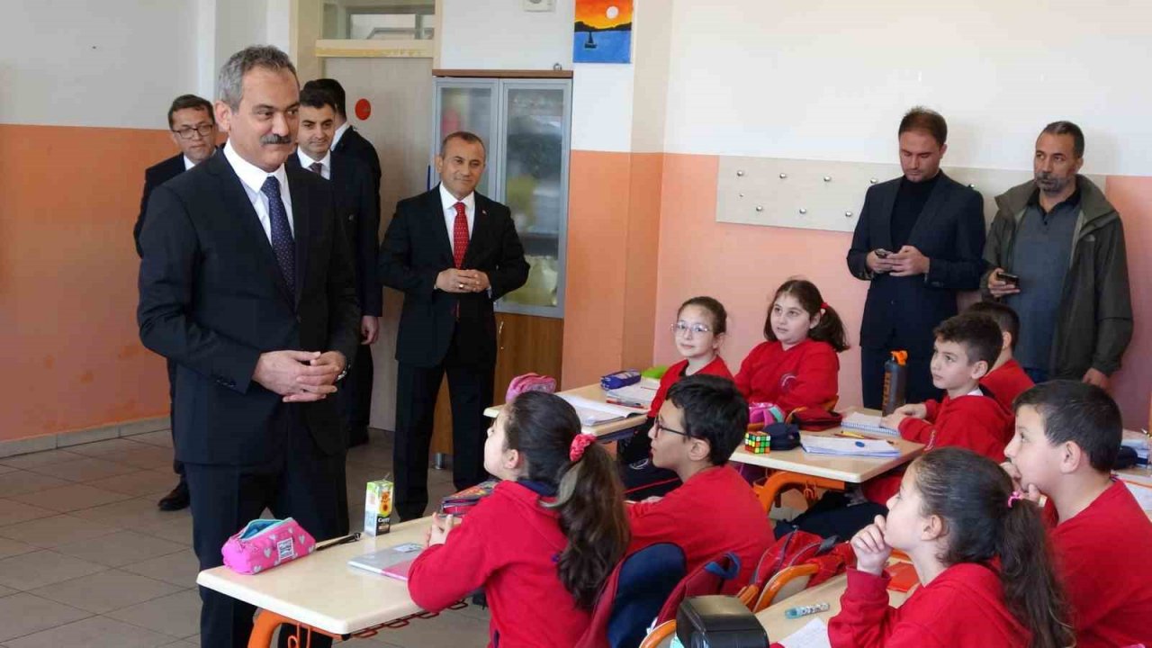 Bakan Özer: "24 Nisan itibarıyla artık ülkemizde 81 ilde eğitim-öğretim kaldığı yerden devam edecek"