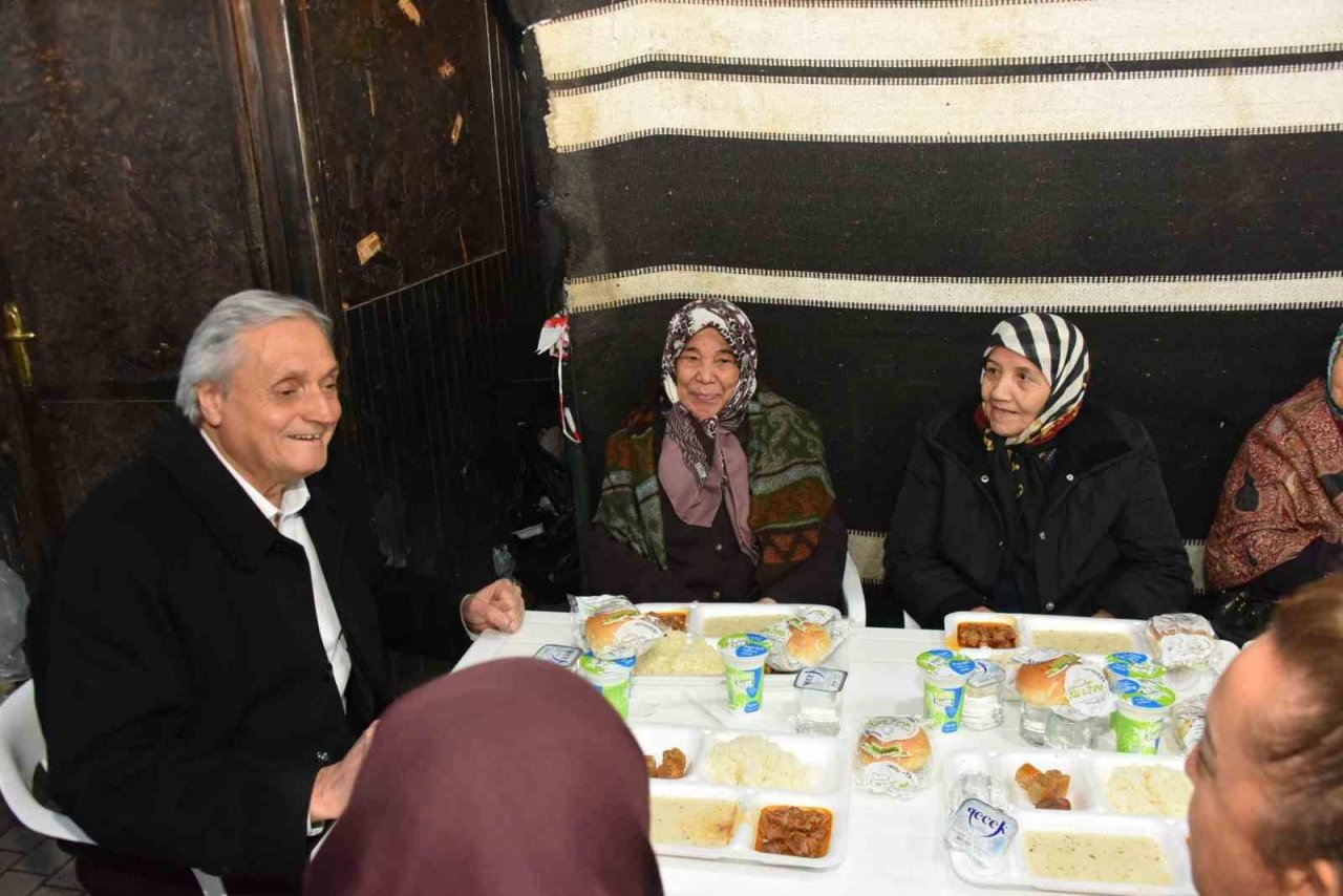 Başkan Bakkalcıoğlu hayırsever vatandaşın iftar yemeğine katıldı