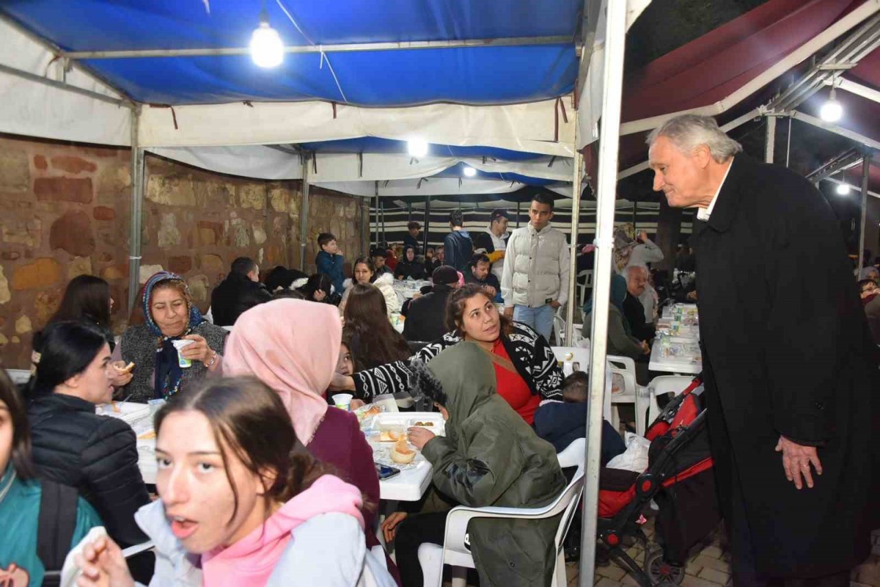 Başkan Bakkalcıoğlu hayırsever vatandaşın iftar yemeğine katıldı
