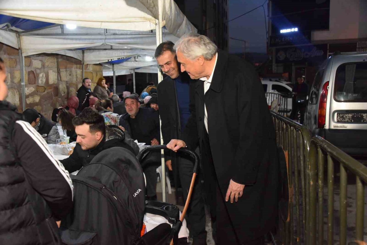 Başkan Bakkalcıoğlu hayırsever vatandaşın iftar yemeğine katıldı