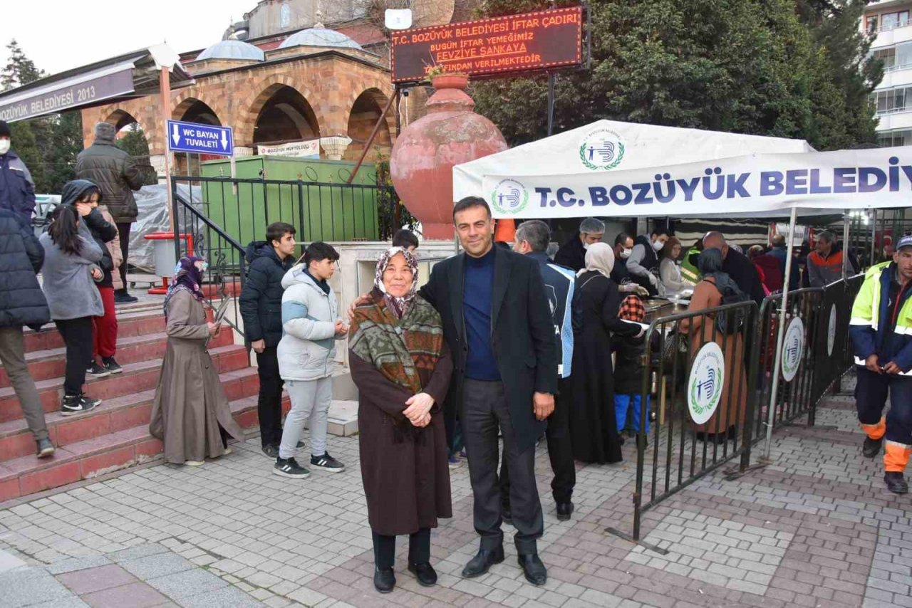 Başkan Bakkalcıoğlu hayırsever vatandaşın iftar yemeğine katıldı