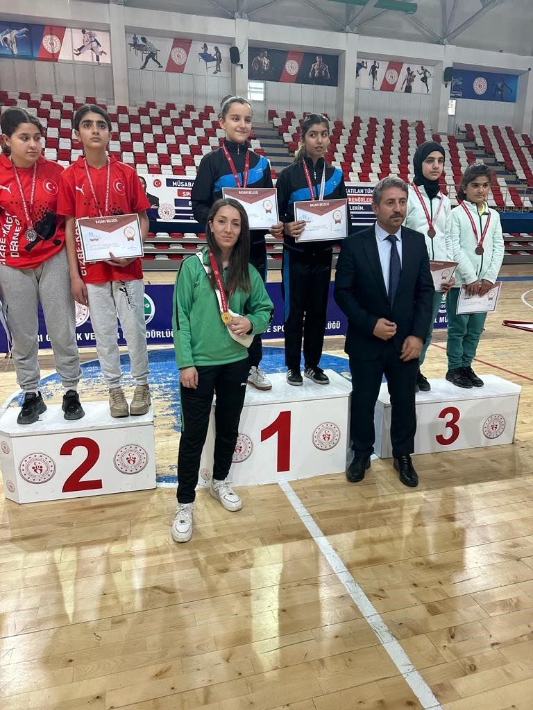 Fatih Ortaokulu masa tenisinde Türkiye finalinde