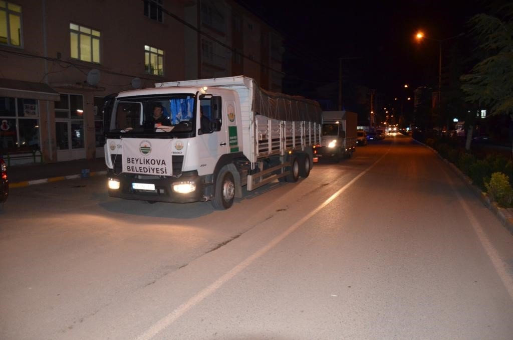 Beylikova Belediyesi’nden deprem bölgesine Ramazan kolisi ve bayramlık kıyafet