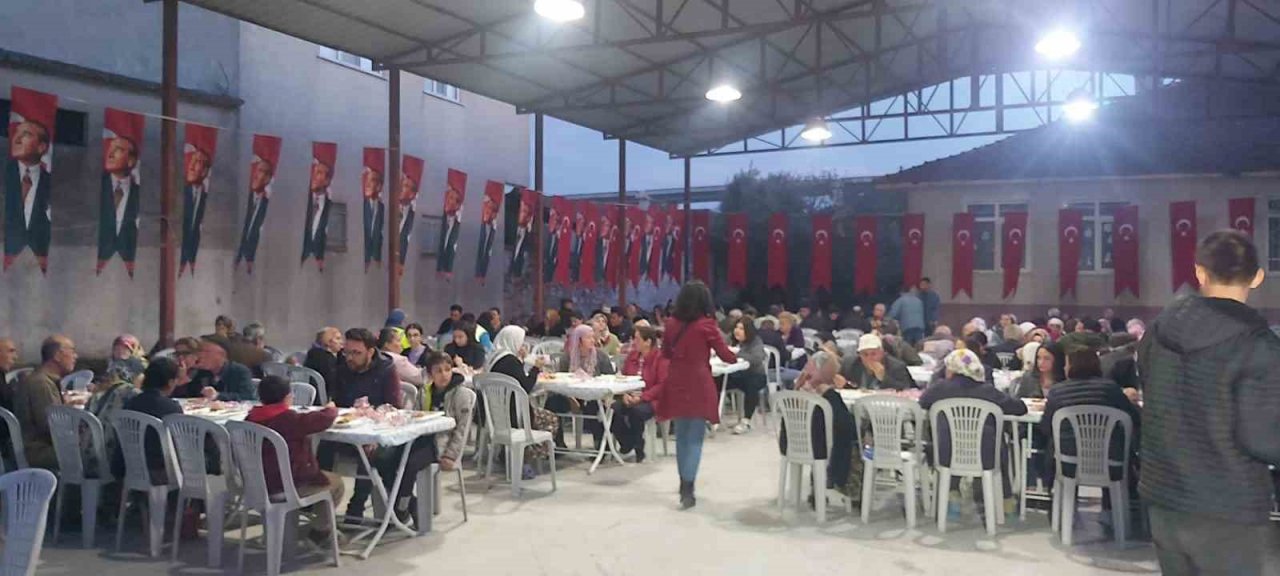 Büyükşehir’in iftar sofraları devam ediyor