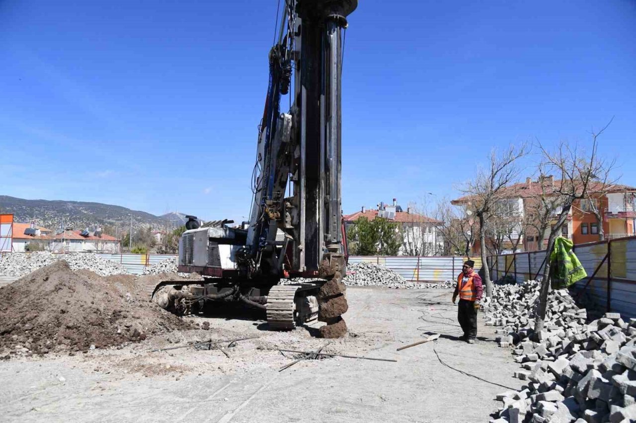 Binbirevler Kapalı Pazaryeri’nin inşaat çalışmaları başladı