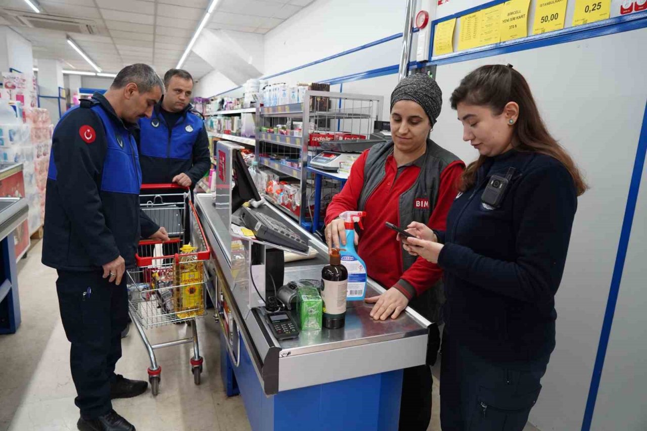 Zabıta ekipleri market denetiminde