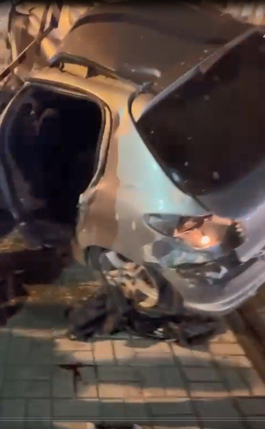 Antalya’da 20 yaşındaki genç, otomobilin penceresinden fırlayıp hayatını kaybetti