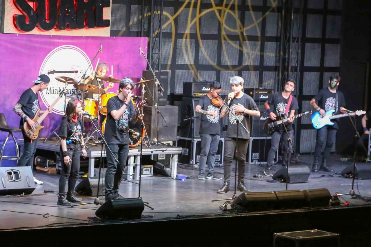 Cumhuriyetin 100. yılında sahne gençlerin