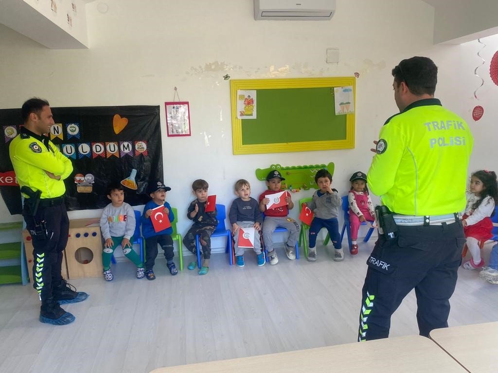 Datça’da polis haftası çocuklarla beraber kutlandı