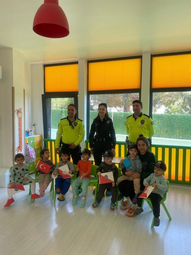 Datça’da polis haftası çocuklarla beraber kutlandı
