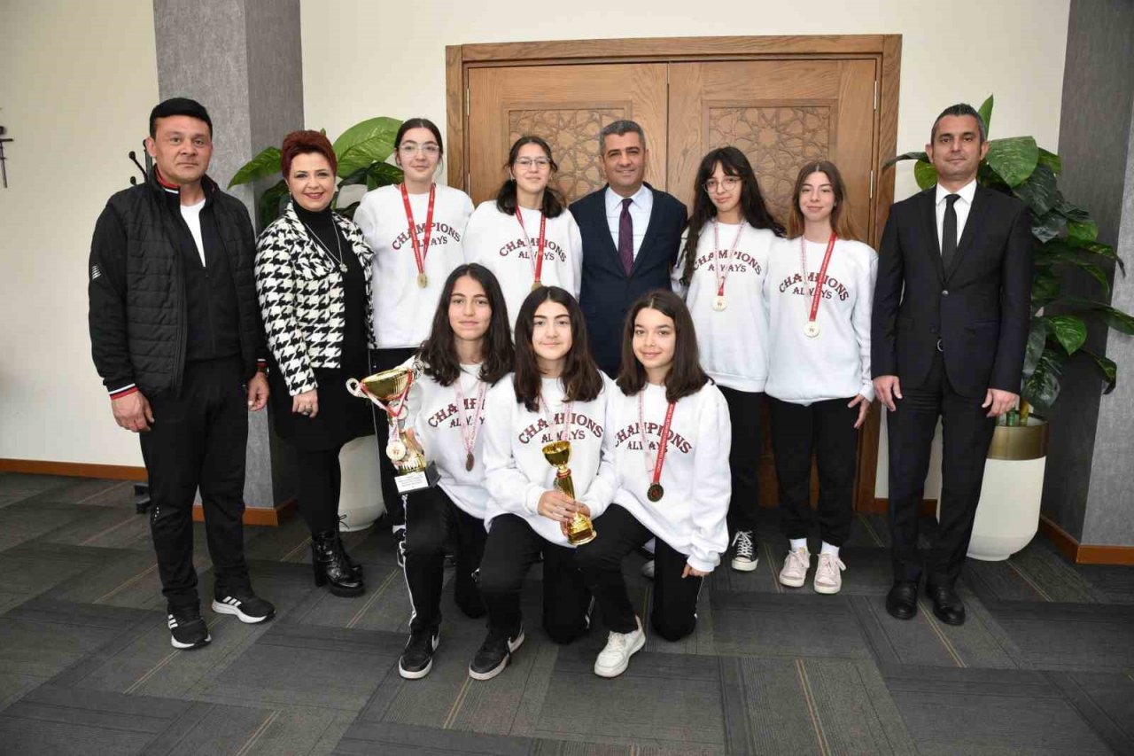 Denizli’nin kızları potada bölge şampiyonu oldu