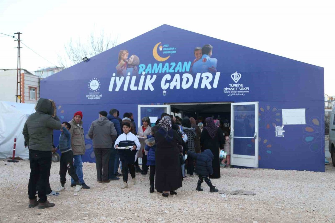 TDV Genel Müdürü Turan: “Yaralar sarılıncaya kadar tüm gücümüz ve imkanımızla deprem bölgesindeyiz”