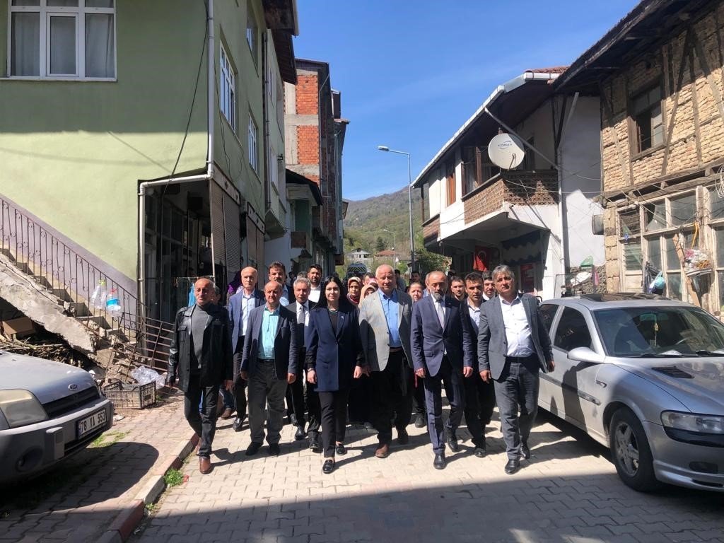 MHP Milletvekili adayları Yortan’da esnaf gezdi
