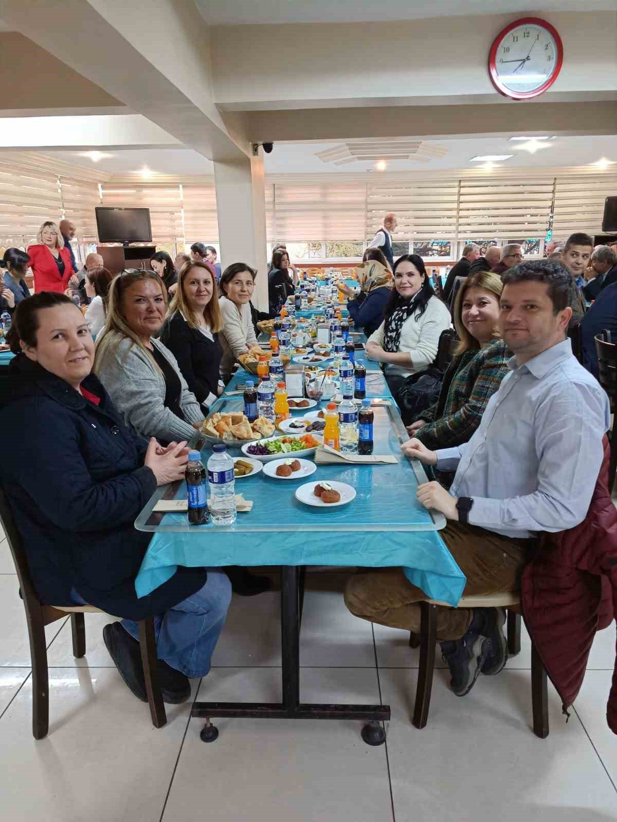 Edremit Kaymakamı Ahmet Odabaş okul müdürleri ile iftarda buluştu