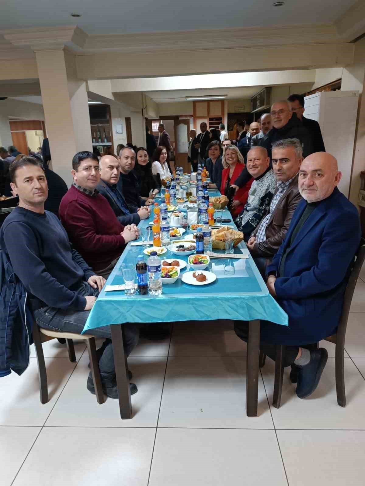 Edremit Kaymakamı Ahmet Odabaş okul müdürleri ile iftarda buluştu