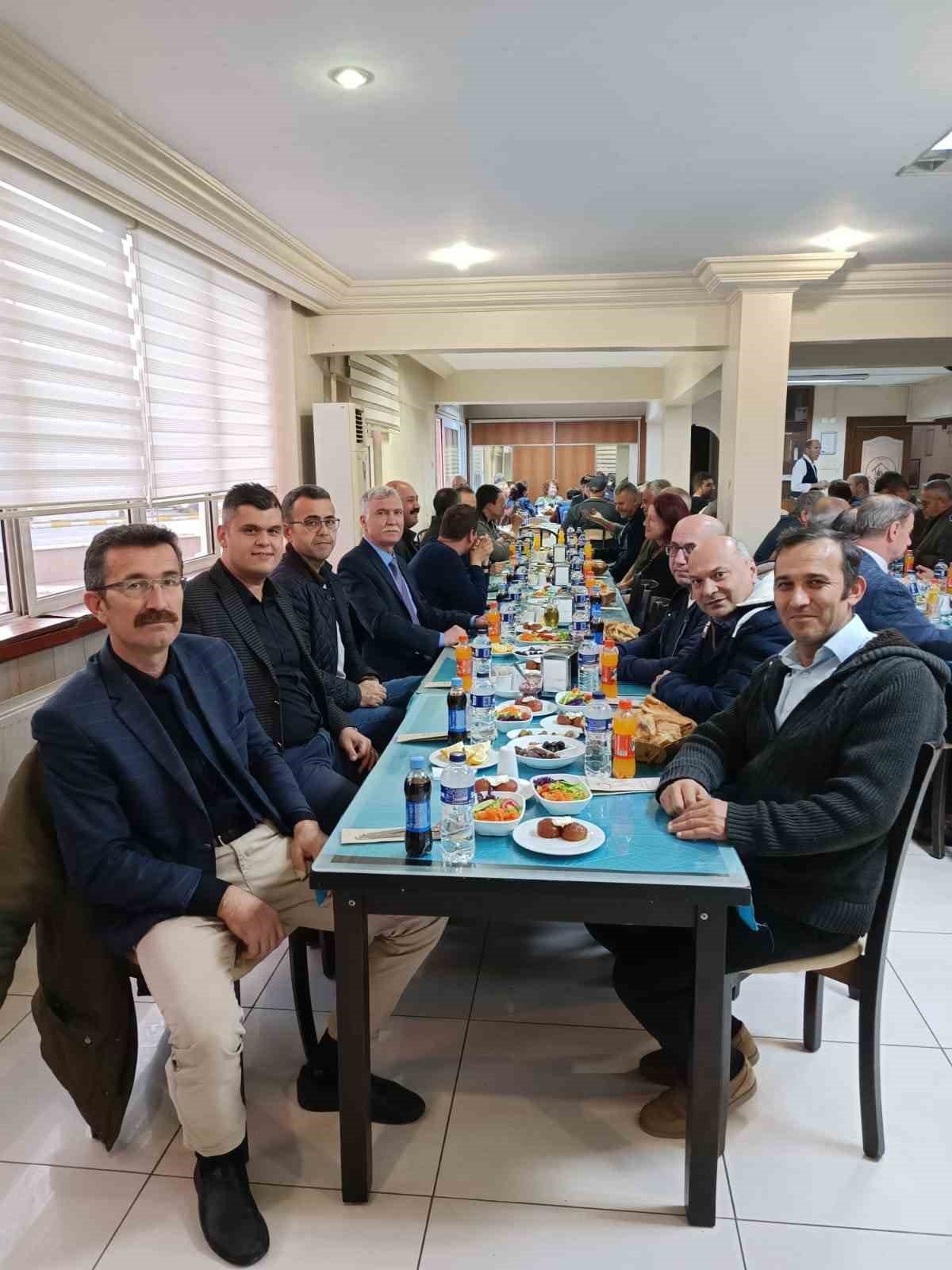 Edremit Kaymakamı Ahmet Odabaş okul müdürleri ile iftarda buluştu