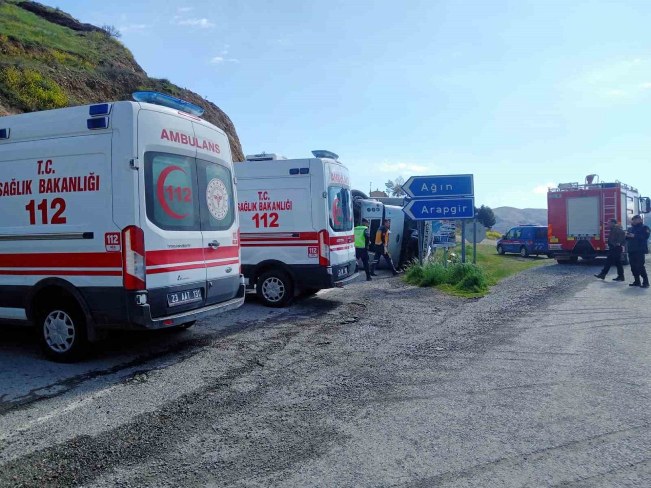 Elazığ’da tır devrildi: 2 yaralı