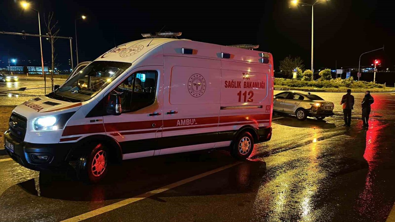 Elazığ’da tır ile otomobil çarpıştı: 1’i ağır 3 yaralı