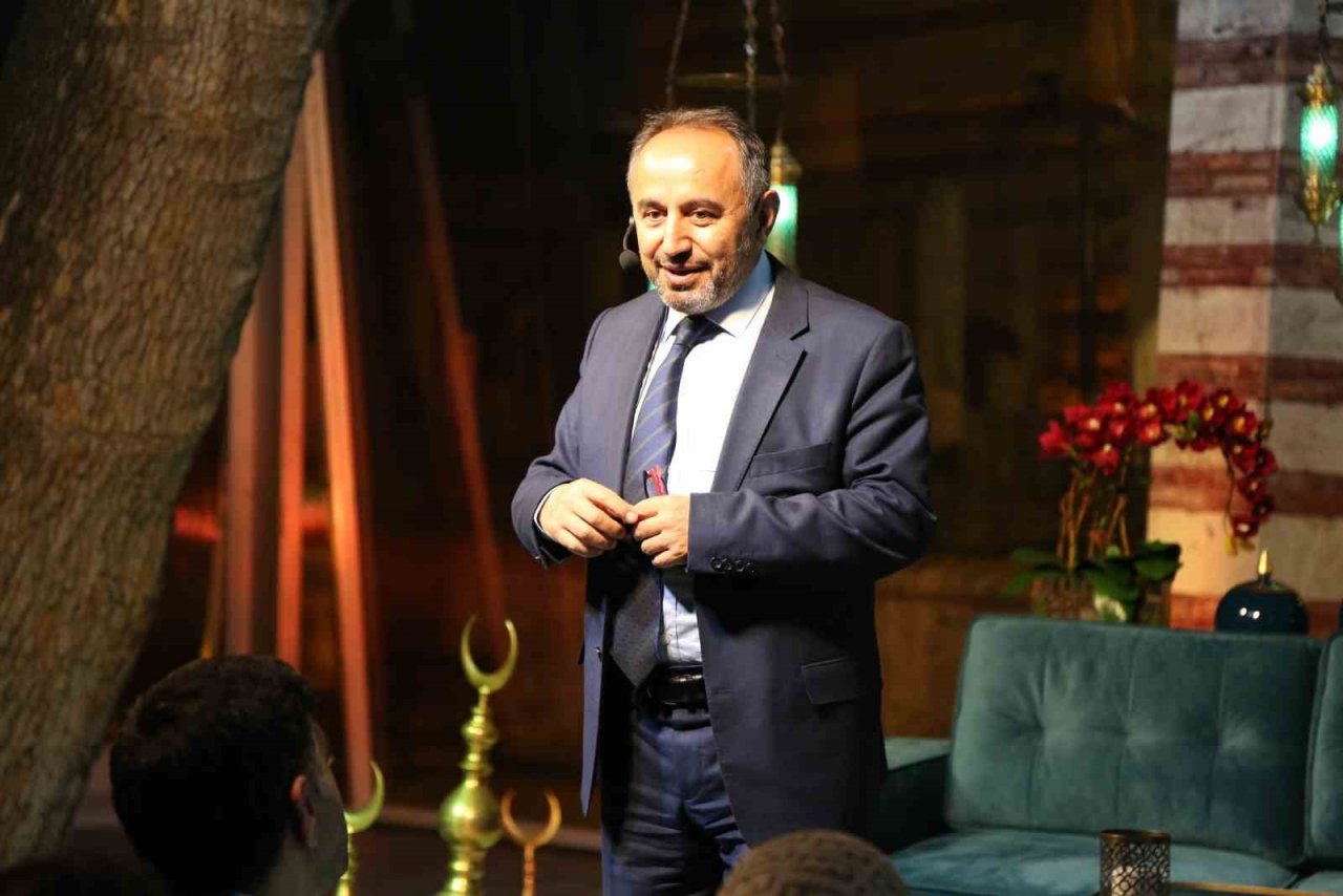 Eyüpsultan’da ‘Türklerin Dini Serüveni’ söyleşisi yapıldı