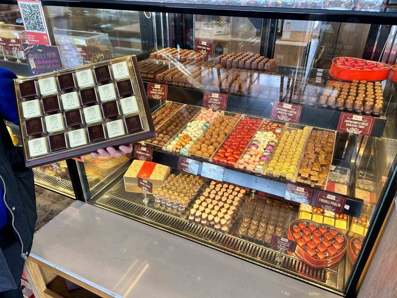 Bayram çikolataları adeta göz doldurdu