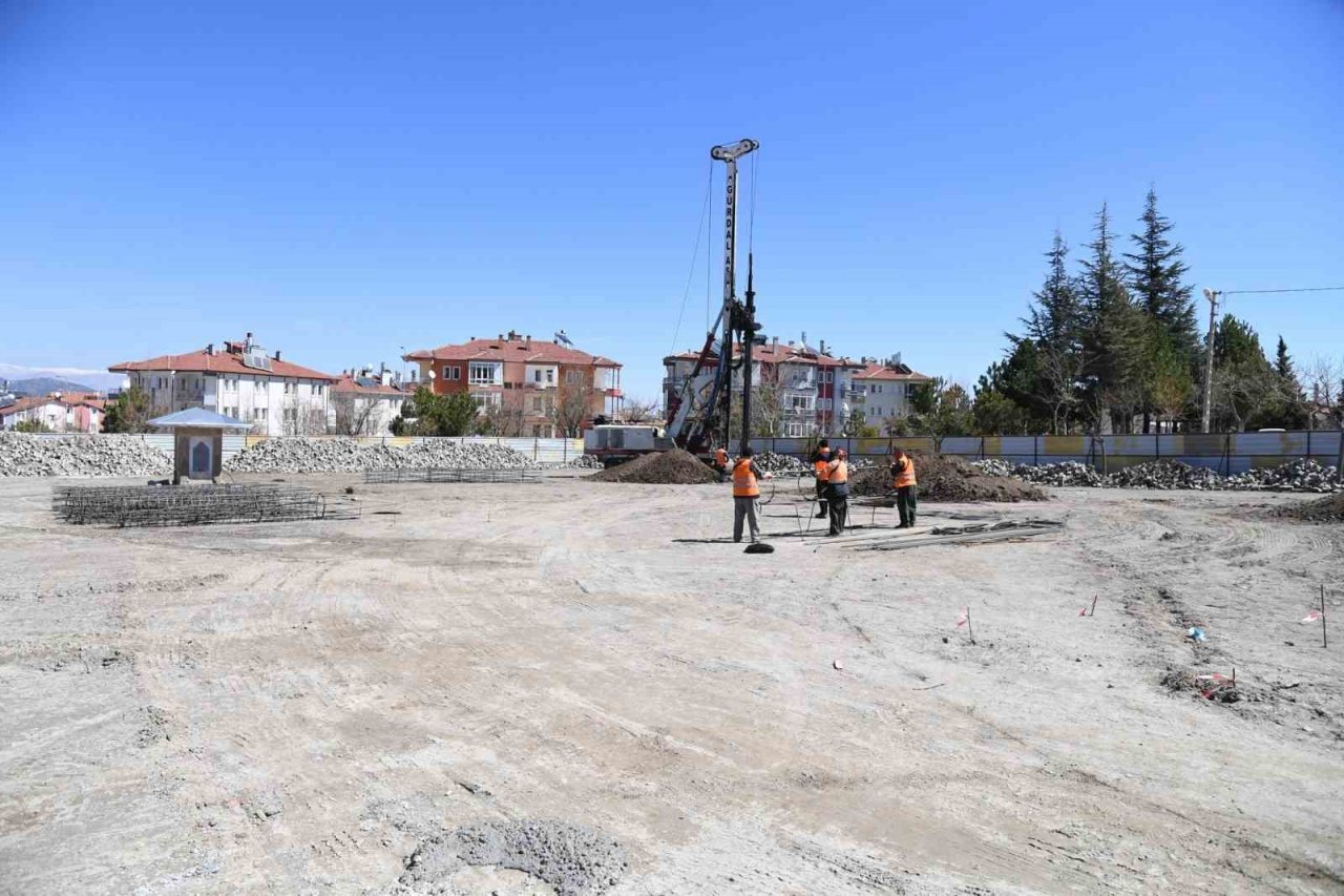 Binbirevler Kapalı Pazaryeri’nin inşaat çalışmaları başladı