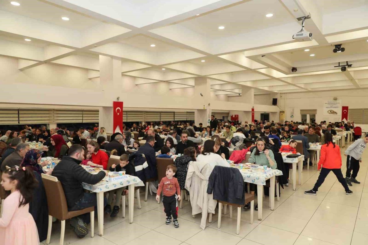 Başkan Hürriyet sporcuları iftarda ağırladı