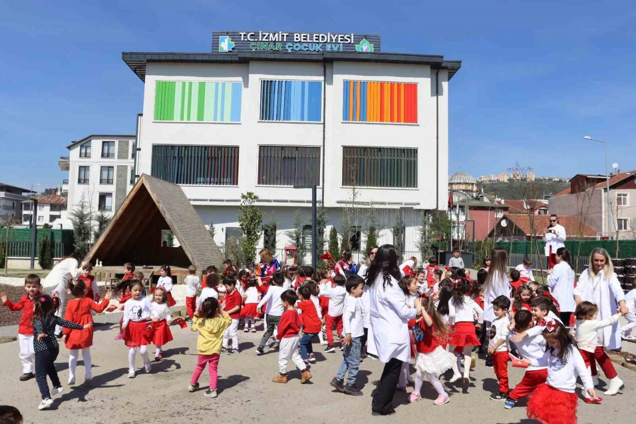 Çınar Çocuk Evi’nde erken 23 Nisan coşkusu