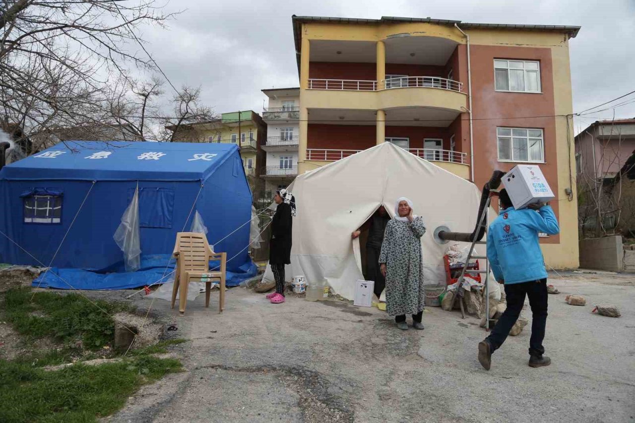 TDV Genel Müdürü Turan: “Yaralar sarılıncaya kadar tüm gücümüz ve imkanımızla deprem bölgesindeyiz”