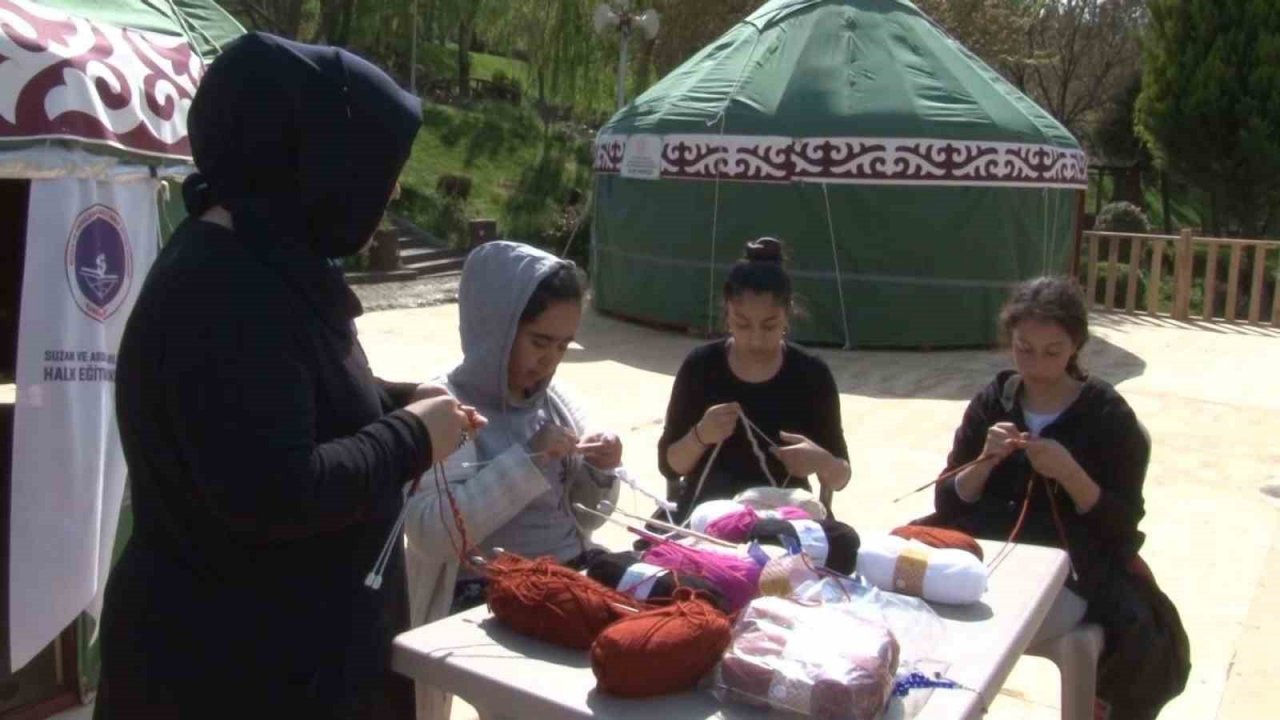 Afetzede çocuklar, el sanatları kursunda depremin izini hafızalardan silmeye çalışıyor