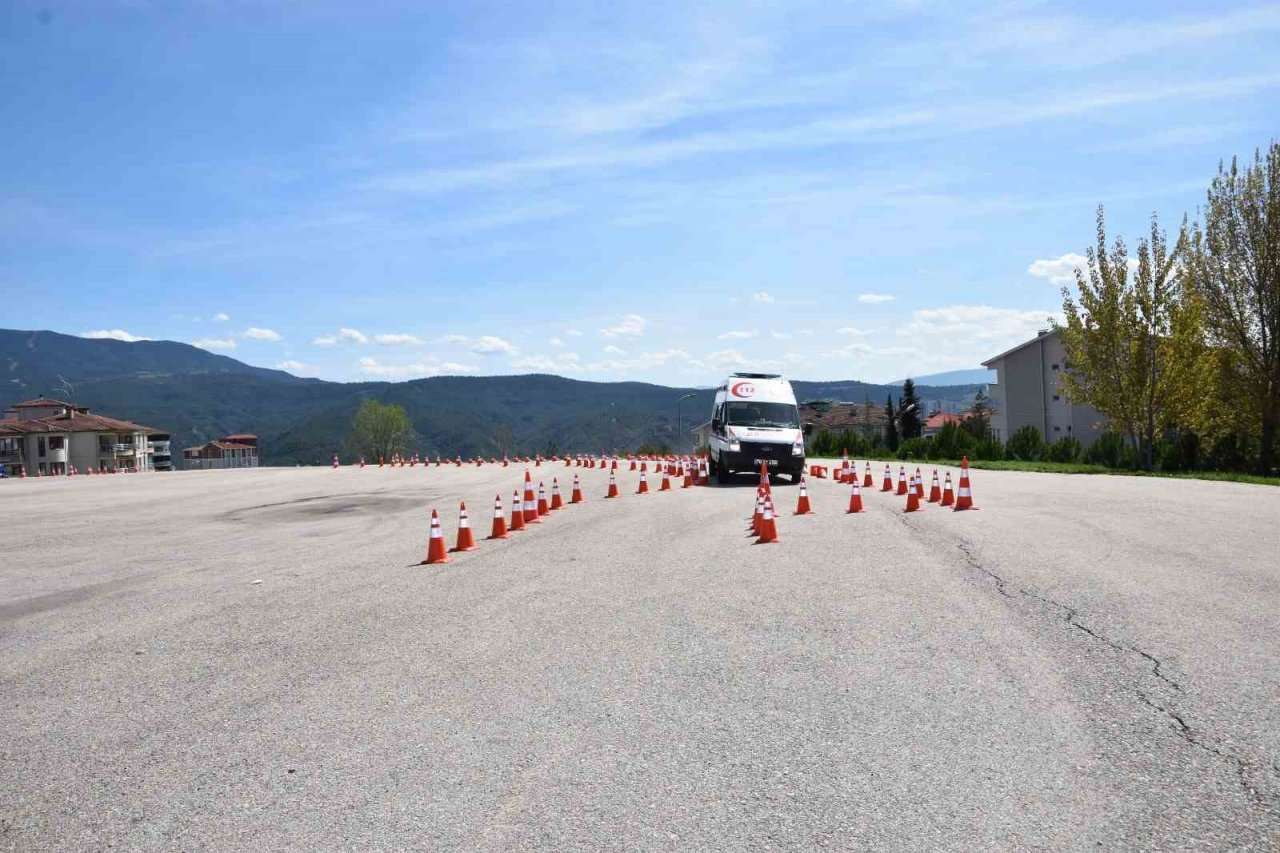 Karabük’te "Ambulans Sürüş Teknikleri Eğitimi" verildi