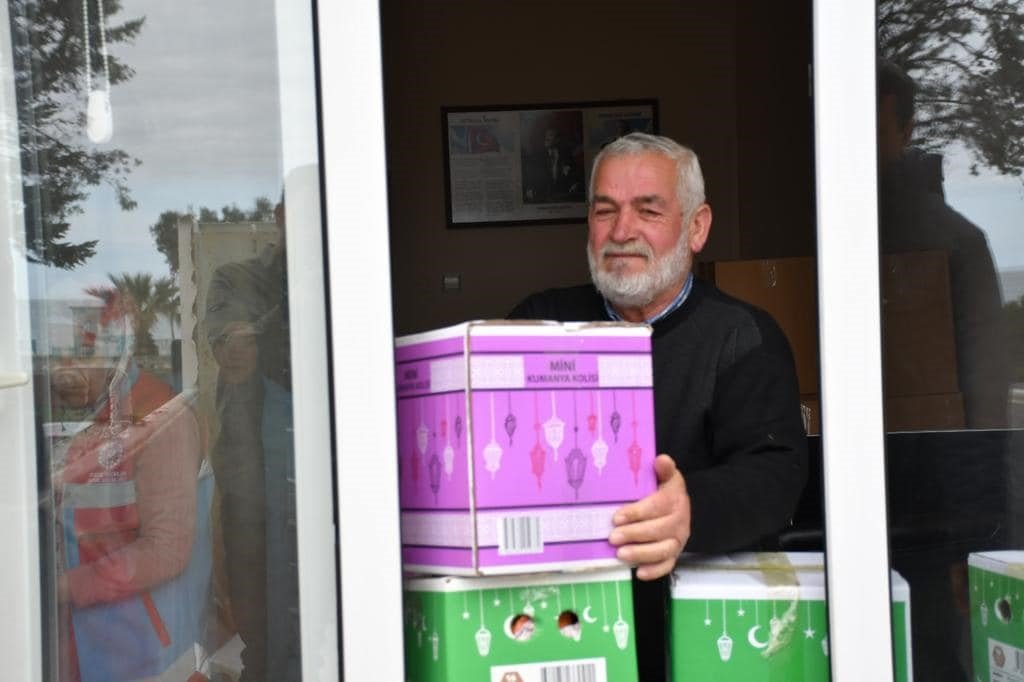 Kastamonu’dan deprem bölgesine Ramazan kolisi yardımı