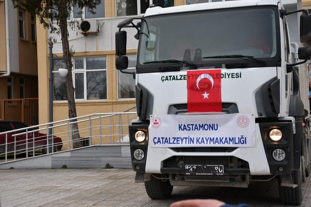 Kastamonu’dan deprem bölgesine Ramazan kolisi yardımı