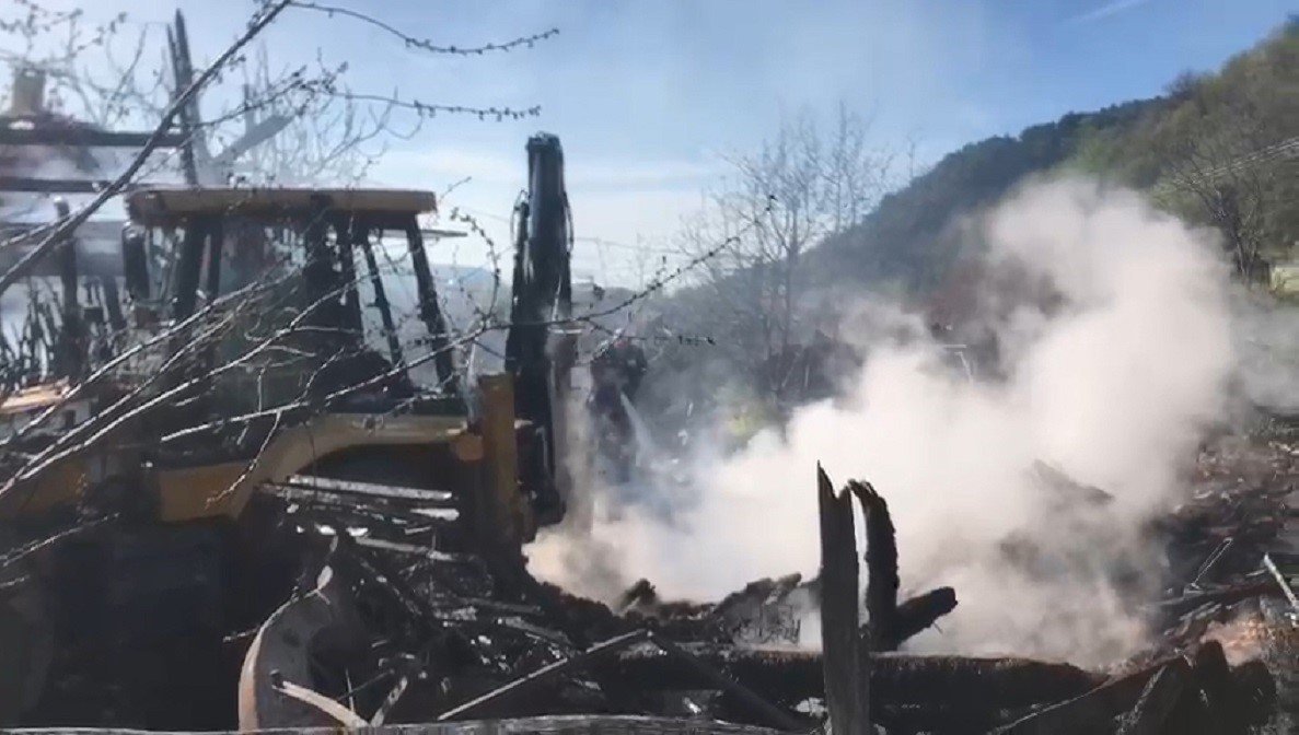 3 katlı evde çıkan yangında 1 kişi hayatını kaybetti