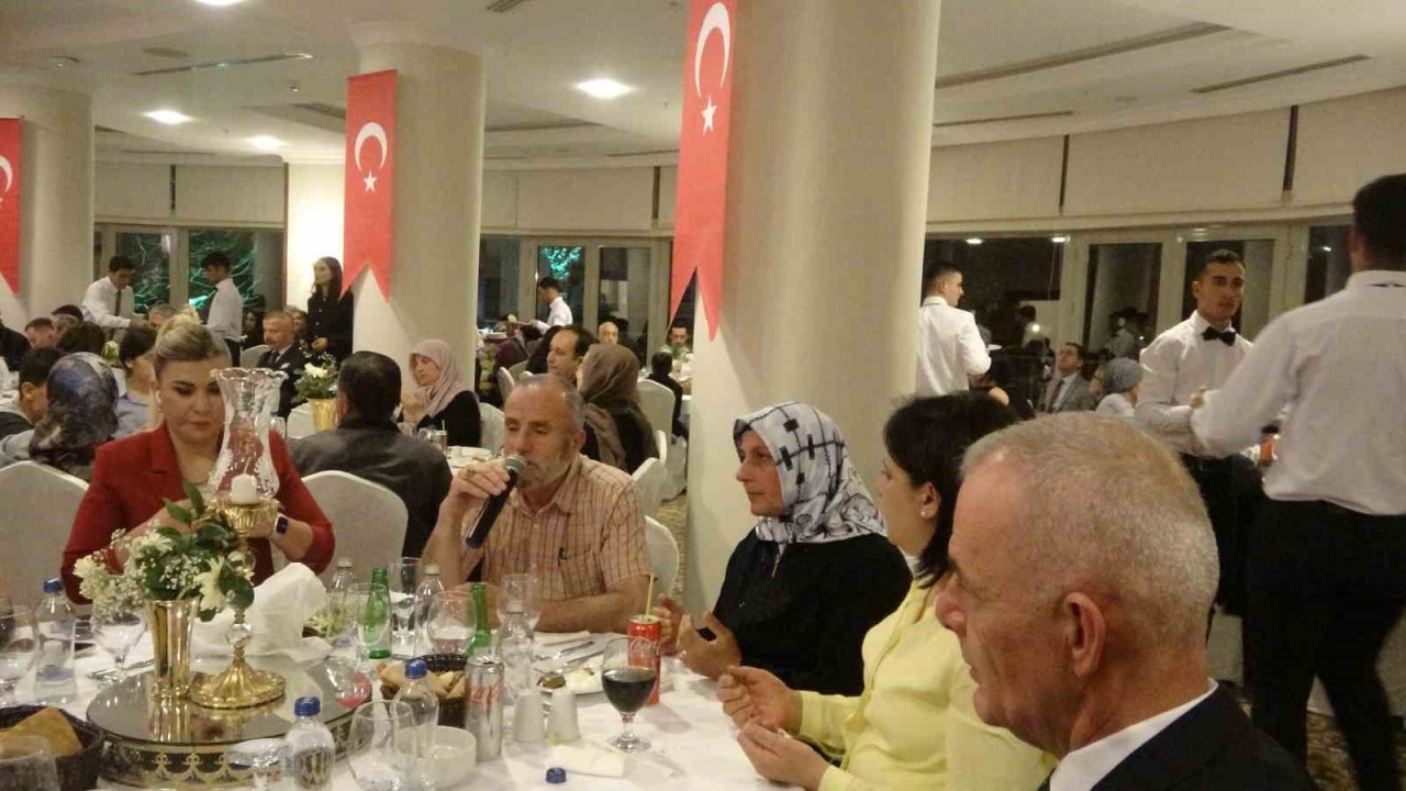 Kaymakam Aksoy depremzedeler ile iftarda buluştu