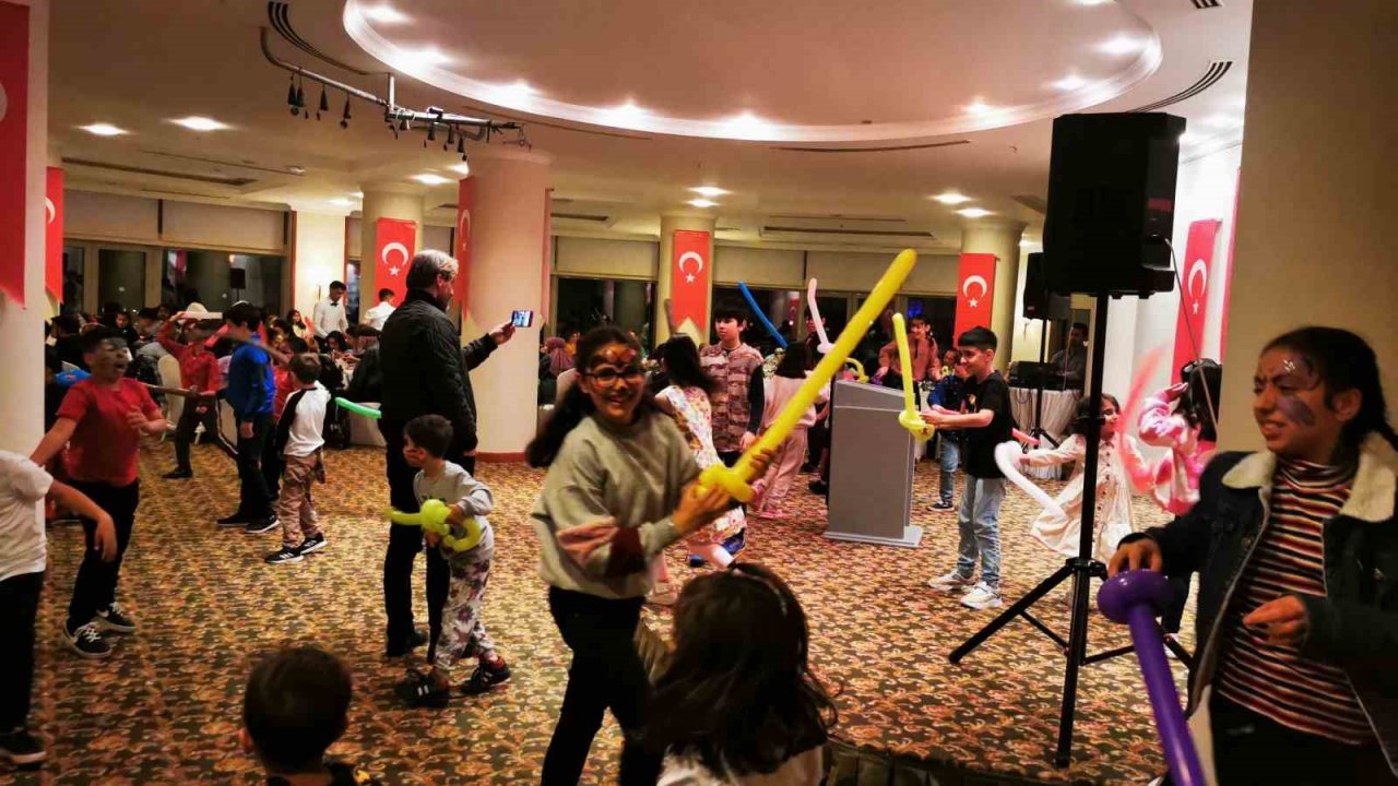 Kaymakam Aksoy depremzedeler ile iftarda buluştu