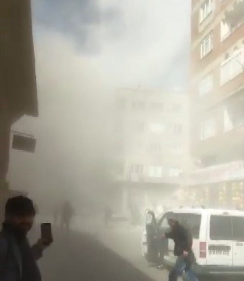 Kilis’te binanın çökme anı cep telefonu kamerasına yansıdı