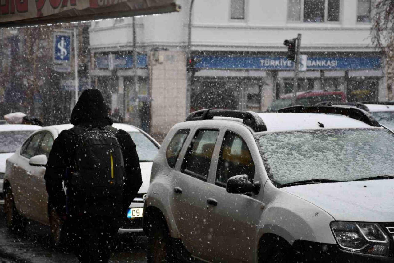 Kış geri geldi; Nisan ayında kar sürprizi