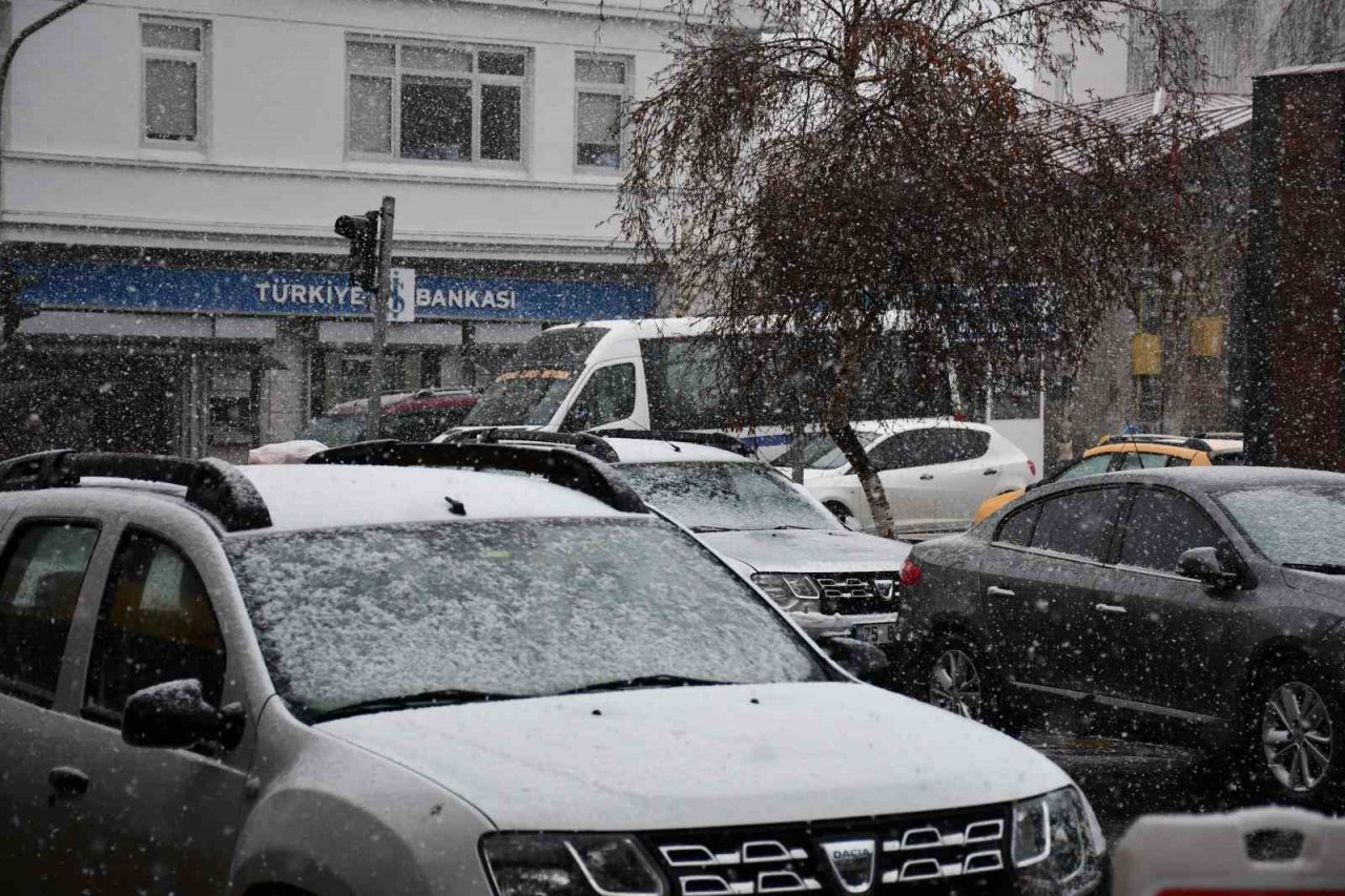 Kış geri geldi; Nisan ayında kar sürprizi