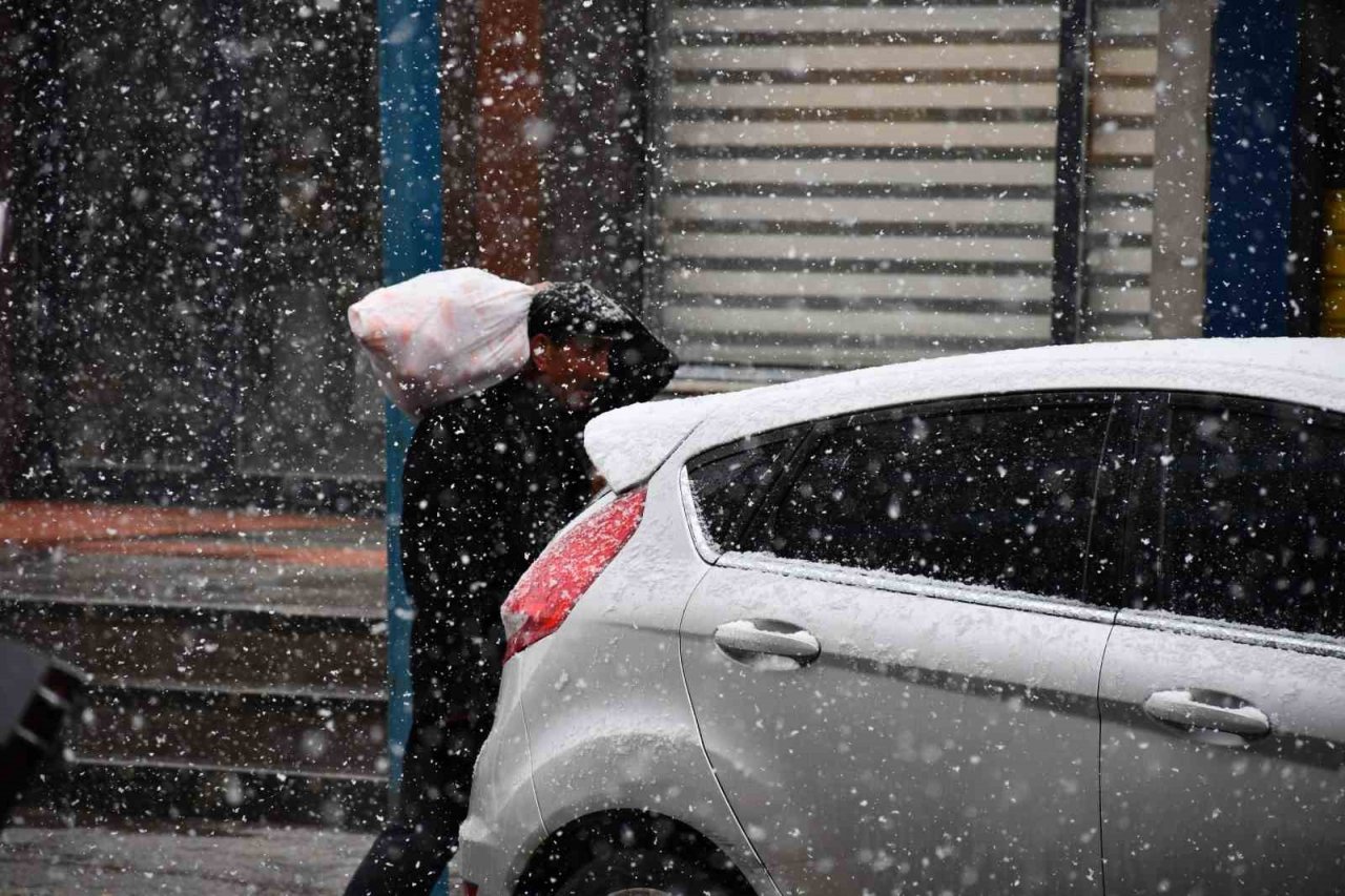 Kış geri geldi; Nisan ayında kar sürprizi