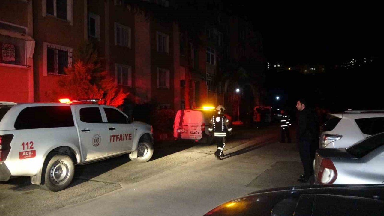 İstinat duvarı apartmanın üzerine çöktü: 32 daire tahliye edildi