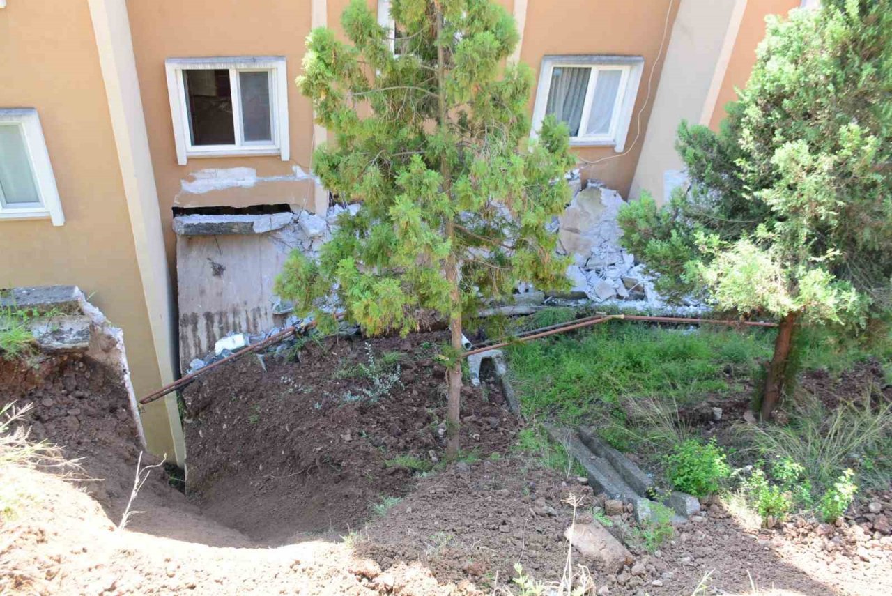 İstinat duvarı apartmanın içine çökmüştü, bu görüntüler hasarın boyutunu gözler önüne serdi
