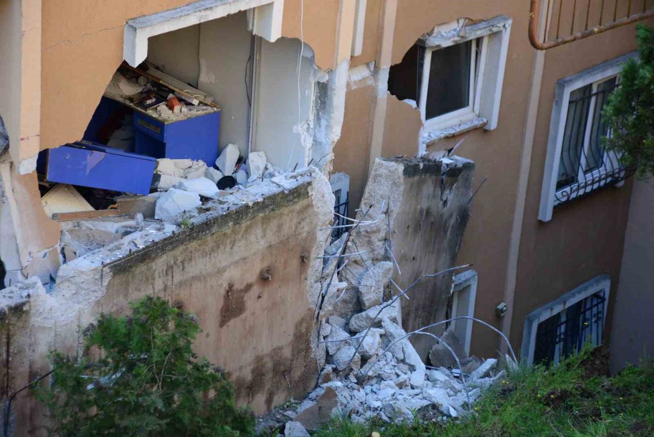 İstinat duvarı apartmanın içine çökmüştü, bu görüntüler hasarın boyutunu gözler önüne serdi