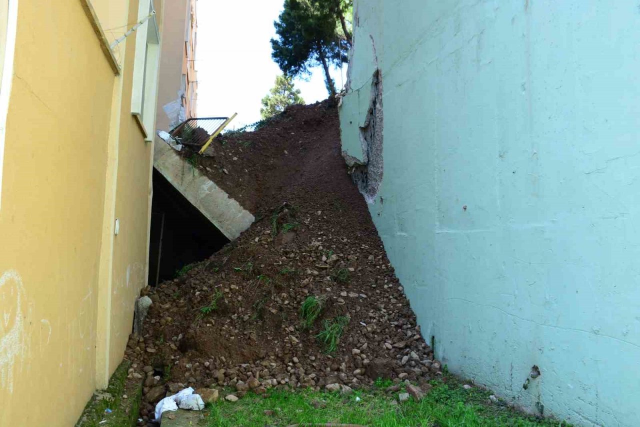 İstinat duvarı apartmanın içine çökmüştü, bu görüntüler hasarın boyutunu gözler önüne serdi