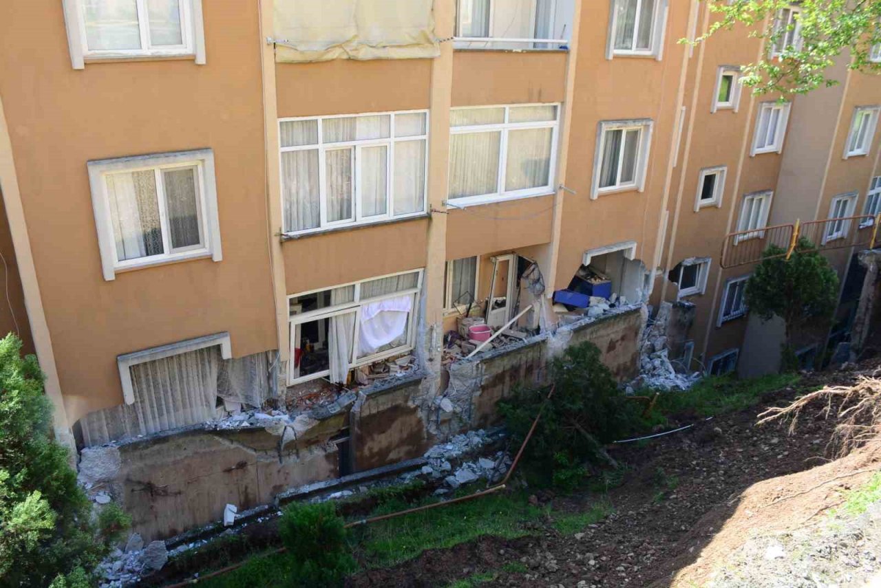 İstinat duvarı apartmanın içine çökmüştü, bu görüntüler hasarın boyutunu gözler önüne serdi