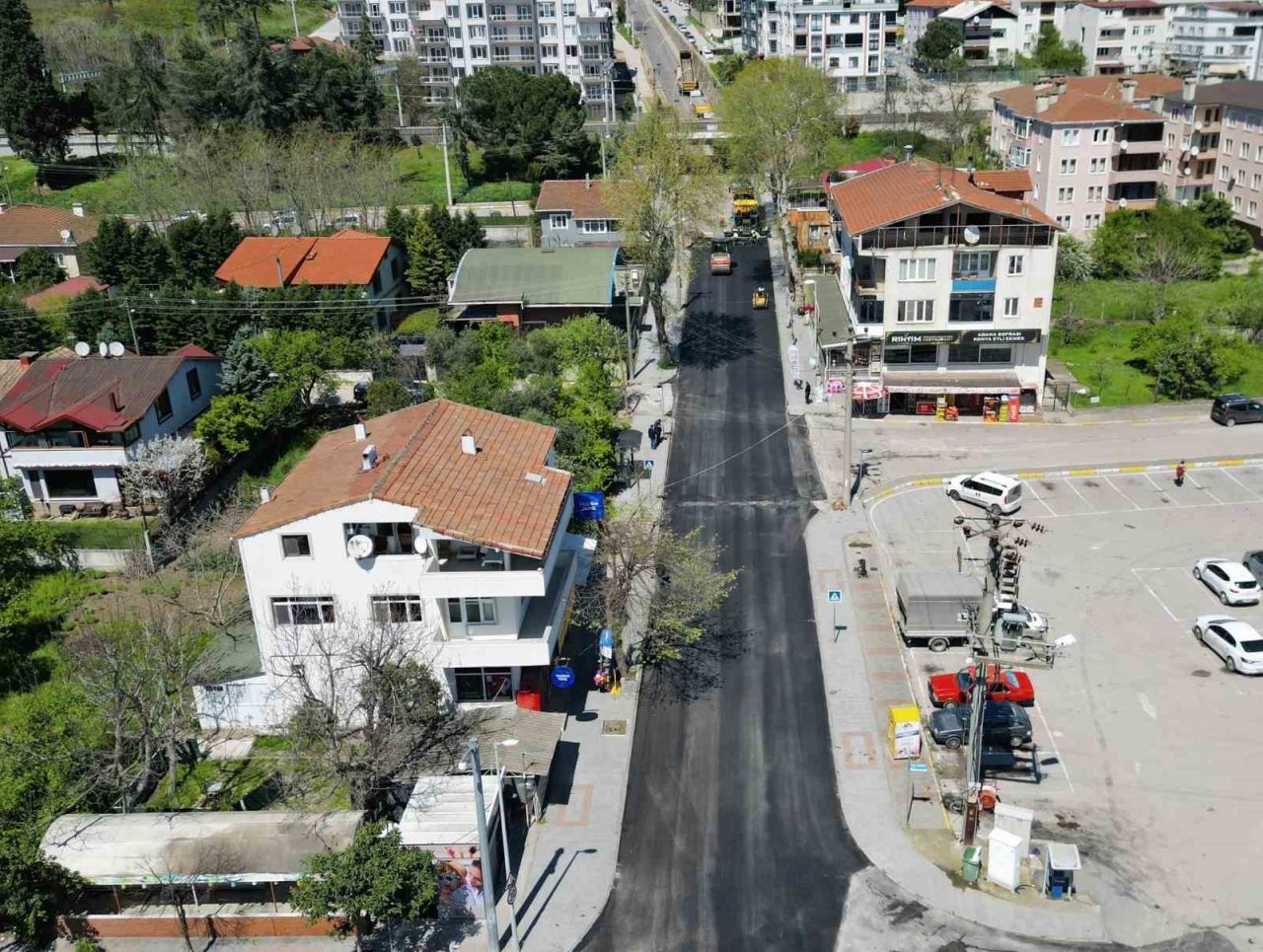 Tuğrul Caddesi’ne 550 ton sıcak asfalt