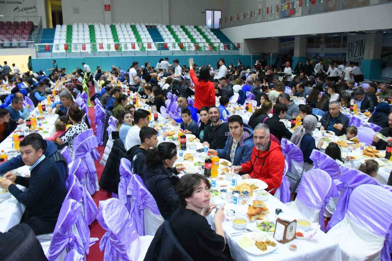 Başkan Kayda, belediye personeli ile iftar yaptı